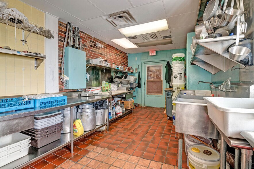 More Photos Of 1565 Marion-Waldo Rd, Marion General Retail For Sale