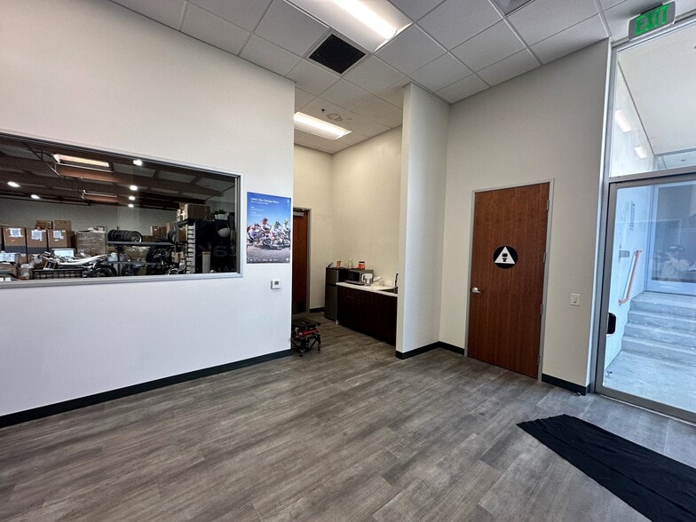 More Photos Of 301-445 N Figueroa St, Wilmington Warehouse For Lease