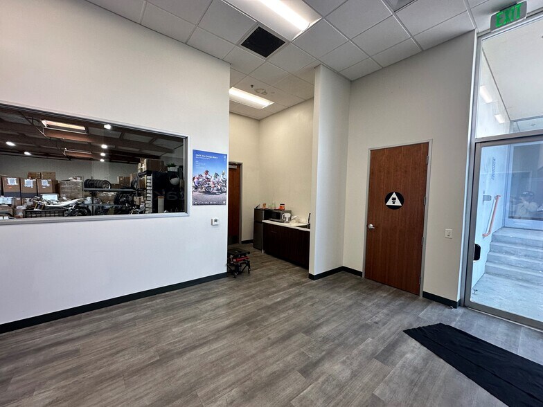 More Photos Of 301-445 N Figueroa St, Wilmington Warehouse For Lease