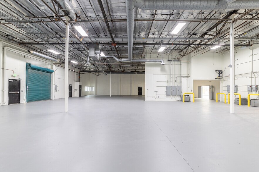 More Photos Of 10237-10239 Flanders Ct, San Diego Research And Development For Lease