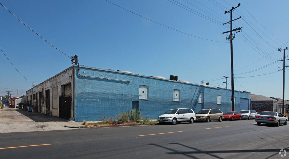 More Photos Of 2301-2311 E 8th St, Los Angeles Warehouse For Lease