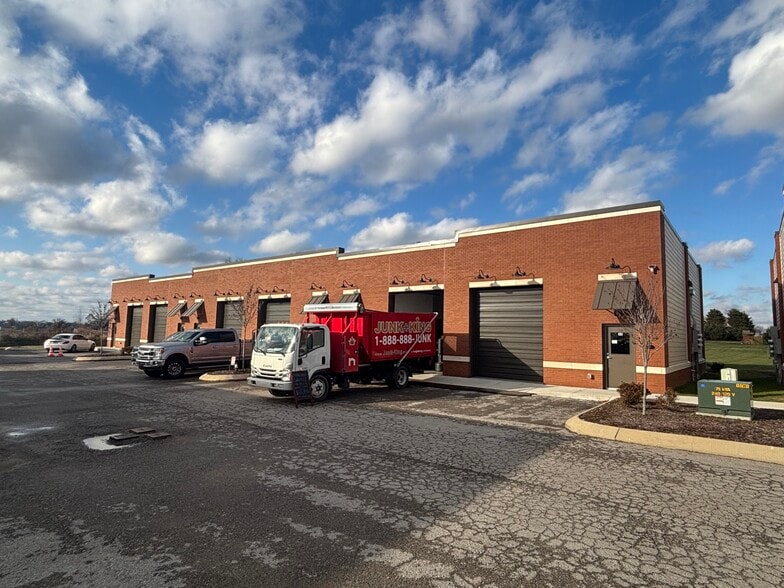 More Photos Of 4001 Parkfield Loop, Spring Hill Light Manufacturing For Lease