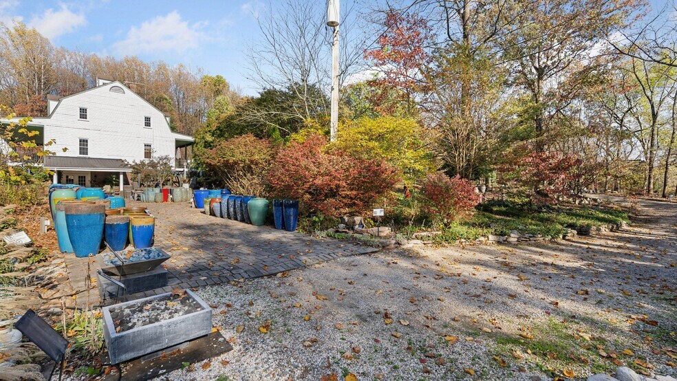 More Photos Of 5309 S Seminole Trl, Madison Storefront For Sale