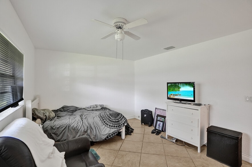 More Photos Of 5706-5708 Lincoln St, Hollywood Multifamily For Sale