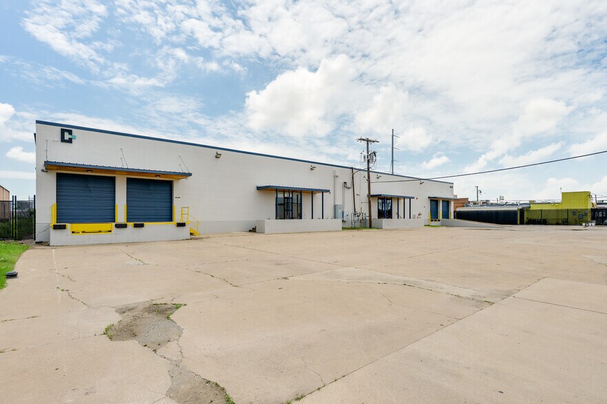More Photos Of 5020-5022 Sharp St, Dallas Manufacturing For Sale