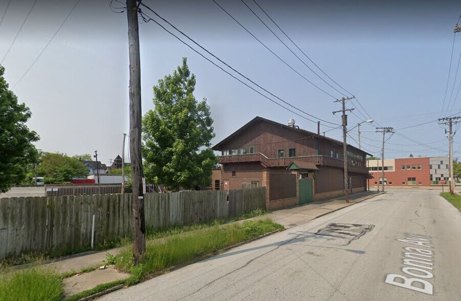 More Photos Of 1401 E 55th St, Cleveland Restaurant For Sale