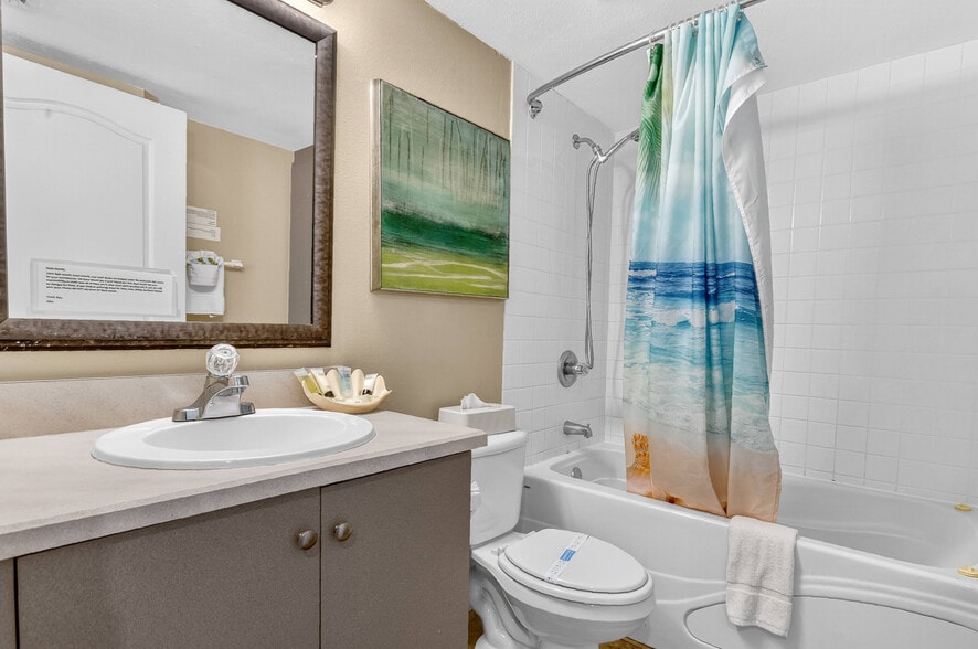 More Photos Of 1014 N Atlantic Ave, Daytona Beach Hotel For Sale