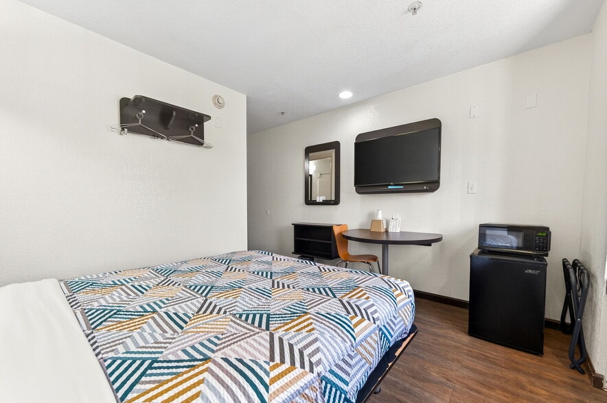 More Photos Of 1901 Broadcast St, Gastonia Hotel For Sale