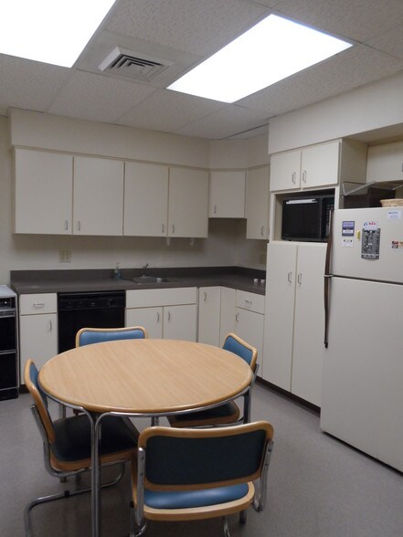 More Photos Of 1305 Cumberland Ave, West Lafayette Office For Lease