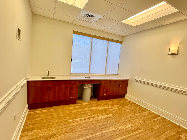 More Photos Of 76 Peachtree Rd, Asheville Medical For Lease