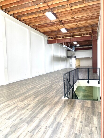 More Photos Of 901-907 S Hill St, Los Angeles Storefront For Lease
