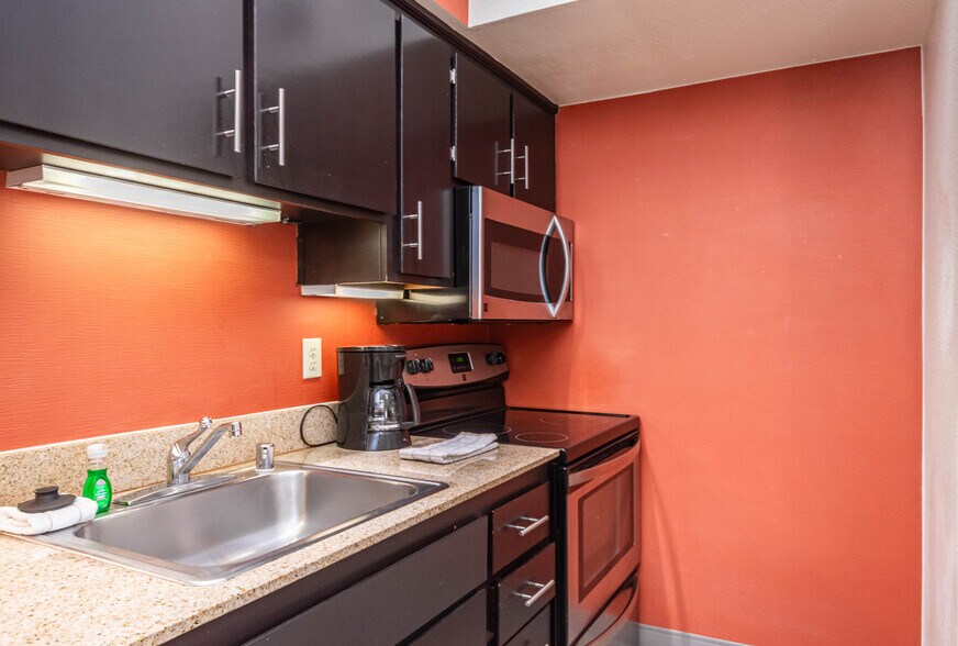 More Photos Of 1530 Howe Ave, Sacramento Hotel For Sale