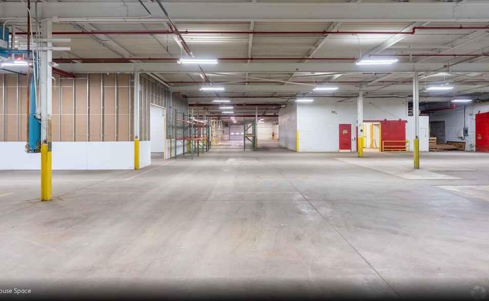 More Photos Of 1288 S 7th St, Dekalb Warehouse For Lease