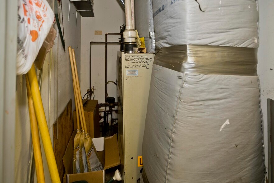 More Photos Of 16 Arthur St, Easthampton Warehouse For Sale