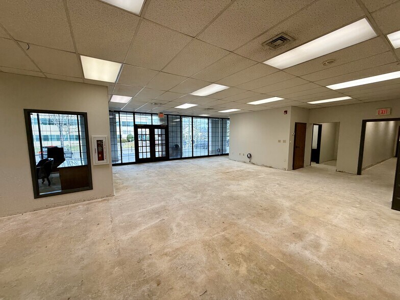 More Photos Of 4700 Old Kingston Pike, Knoxville Office For Lease