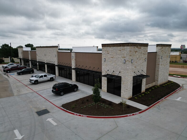 More Photos Of 1800 Santa Fe Dr, Weatherford Office For Lease