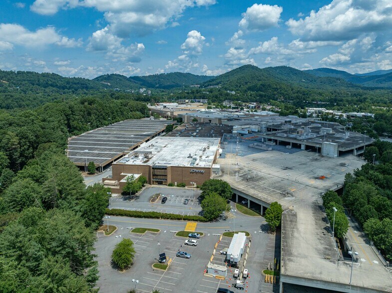 More Photos Of 7 S Tunnel Rd, Asheville Department Store For Sale