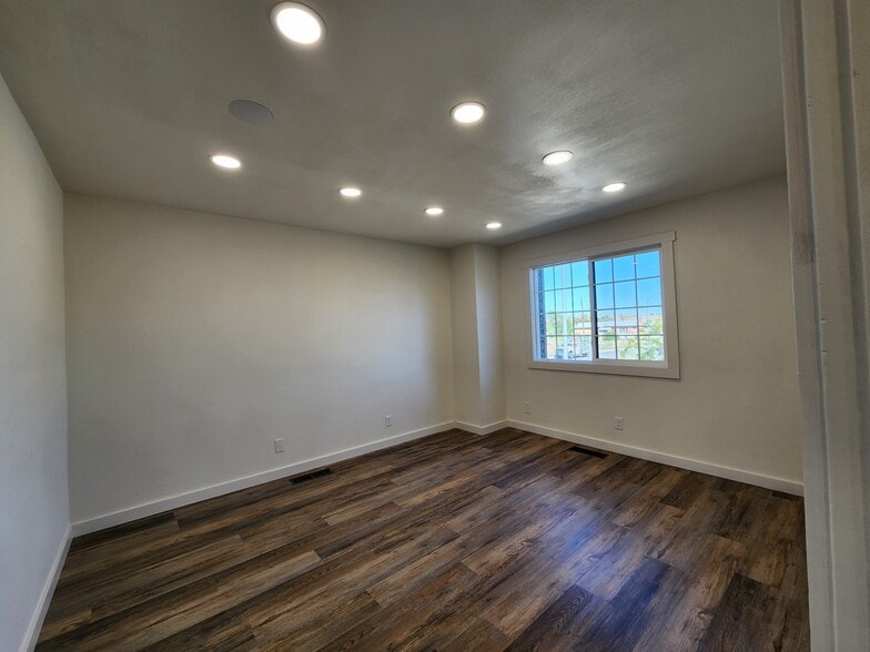 More Photos Of 1445 S Poplar St, Casper Office Residential For Lease