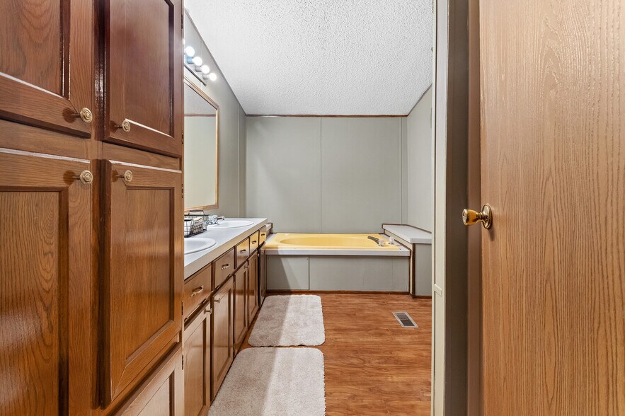 More Photos Of 7450 Highway 187, Eureka Springs Restaurant For Sale