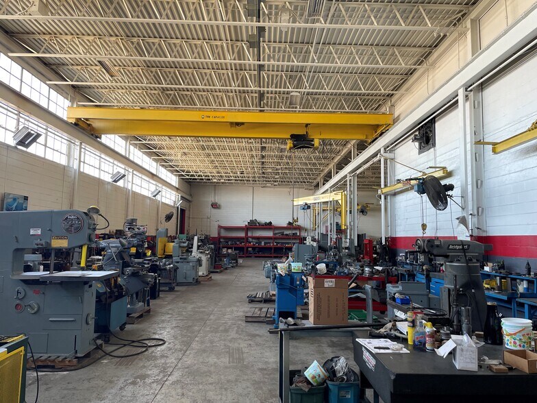More Photos Of 30744 Groesbeck Hwy, Roseville Manufacturing For Lease