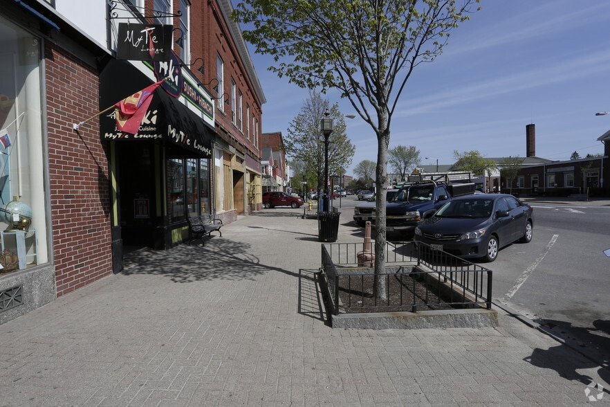 More Photos Of 90-102 Maine St, Brunswick Freestanding For Lease