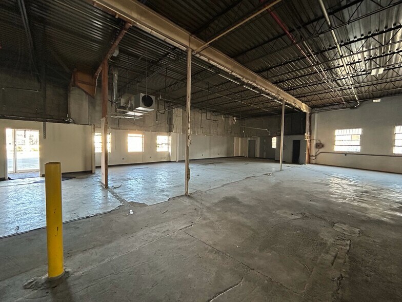 More Photos Of 1388-1390 Jerusalem Ave, North Merrick Warehouse For Lease