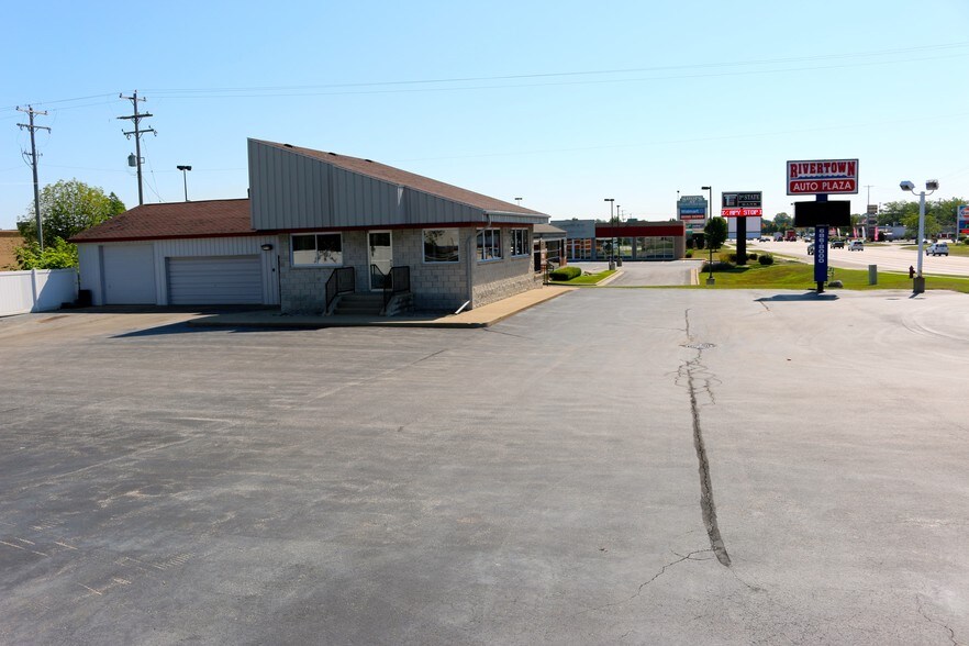 More Photos Of 3897 Wilder Rd, Bay City General Retail For Lease