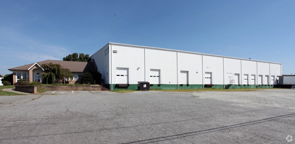 More Photos Of 7712 Boeing Dr, Greensboro Warehouse For Lease