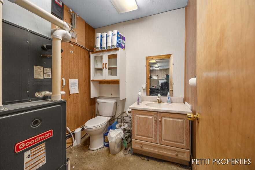 More Photos Of 3805 S Ravenna Rd, Ravenna Office For Sale