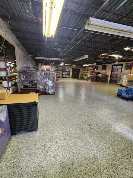 More Photos Of 2708-2714 S 9th Ave, Broadview Manufacturing For Sale