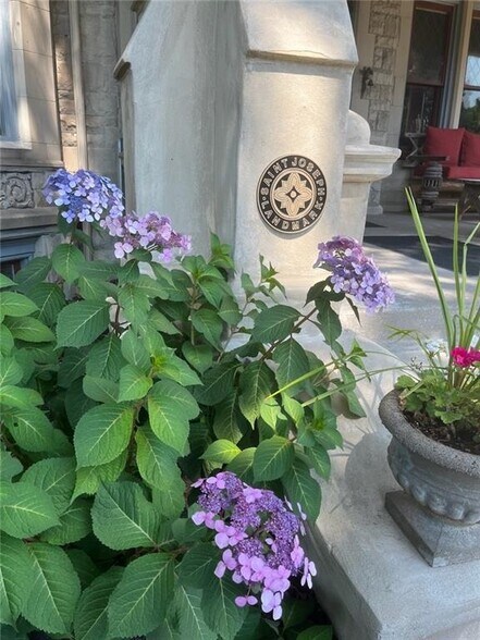 More Photos Of 809 Hall St, Saint Joseph Hospitality For Sale