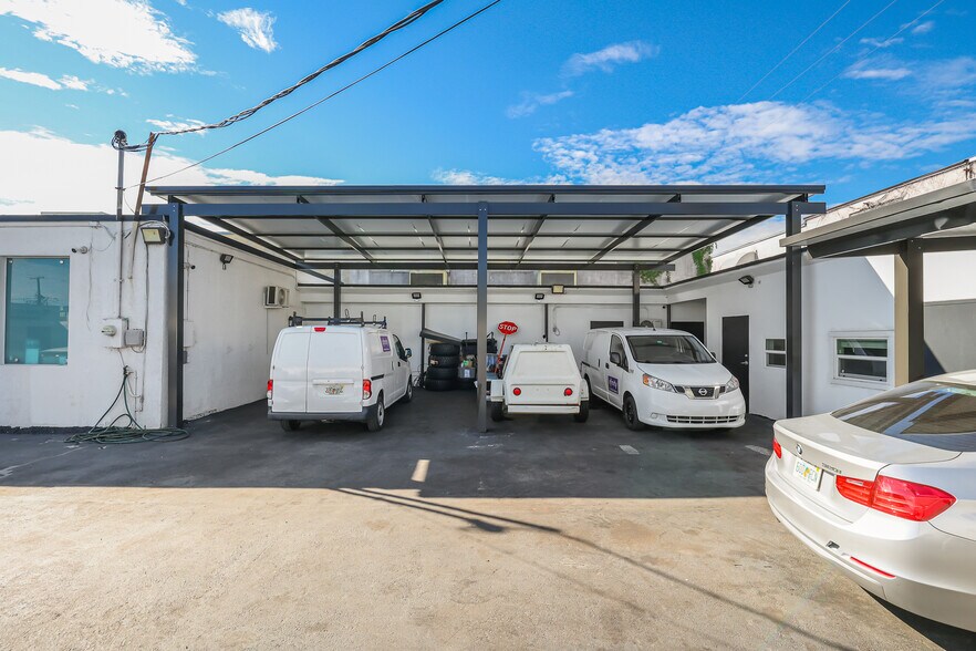 More Photos Of 4980 E 10th Ct, Hialeah Warehouse For Sale