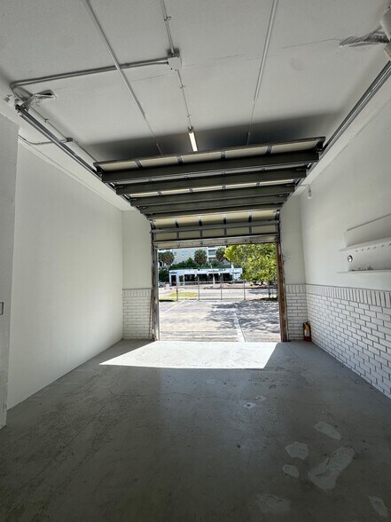 More Photos Of 700 W Las Olas Blvd, Fort Lauderdale Freestanding For Lease