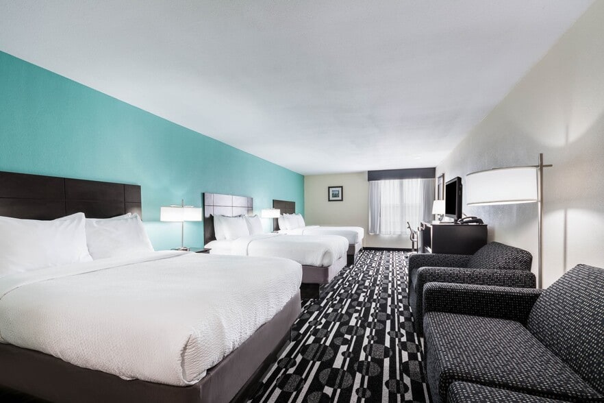 More Photos Of 2001 E Reno Ave, Oklahoma City Hotel For Sale