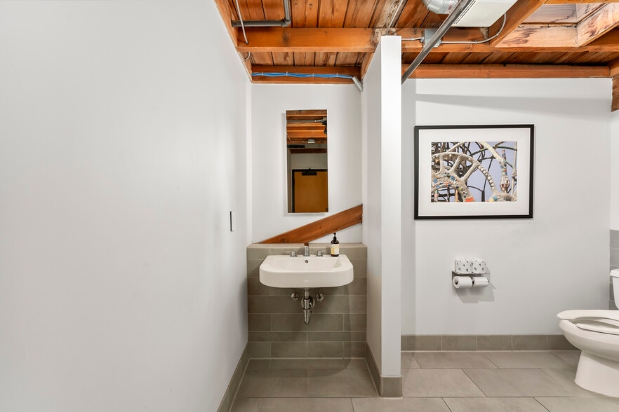 More Photos Of 1217-1221 18th St, Sacramento Storefront Retail Office For Lease