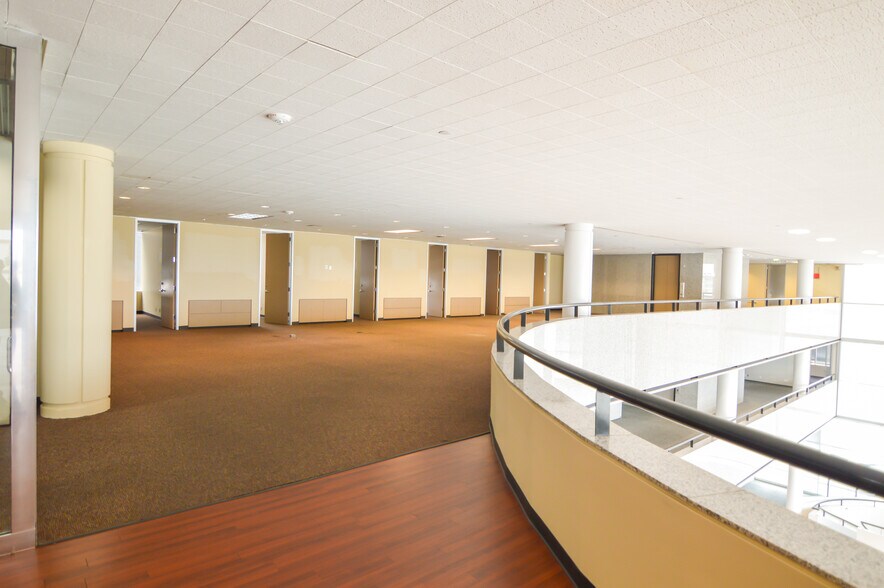 More Photos Of 40 NE Loop 410, San Antonio Office For Sale