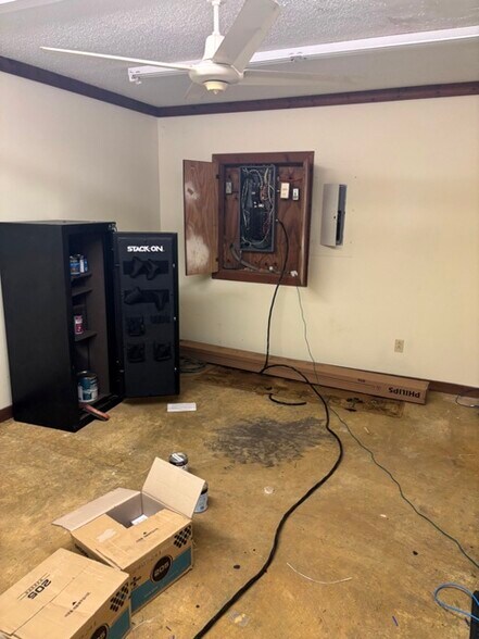 More Photos Of 12111 Henry St, Claxton Distribution For Sale