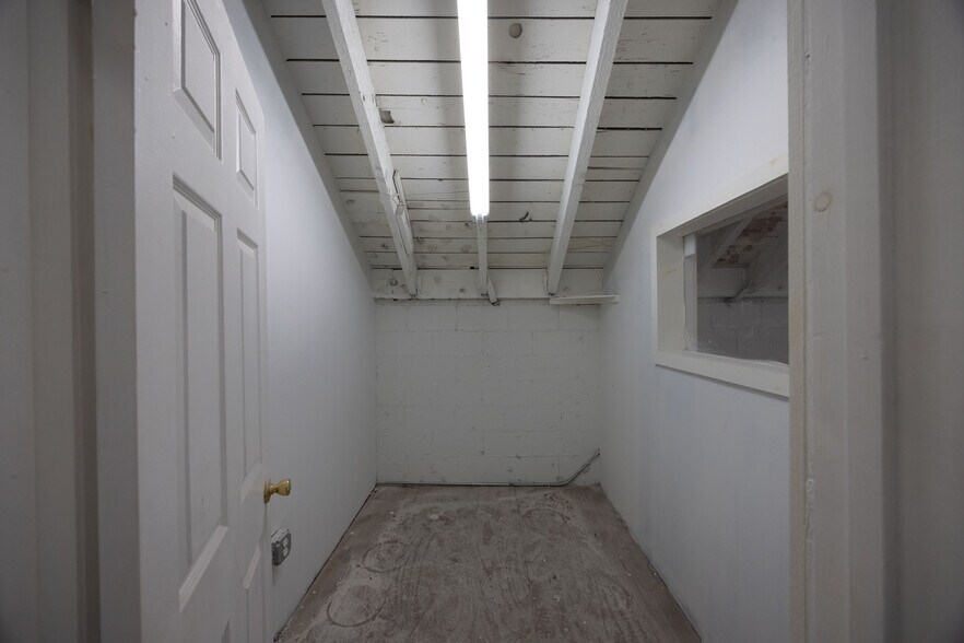 More Photos Of 326-330 W 58th St, Los Angeles Warehouse For Sale