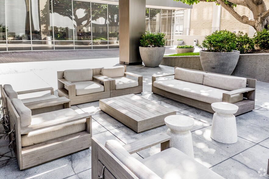 More Photos Of 1901 Avenue of the Stars, Los Angeles Office For Lease