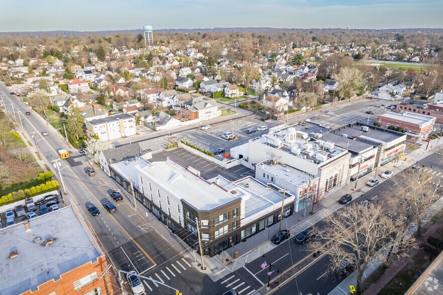 More Photos Of 705 Middle Neck Rd, Great Neck Coworking Space