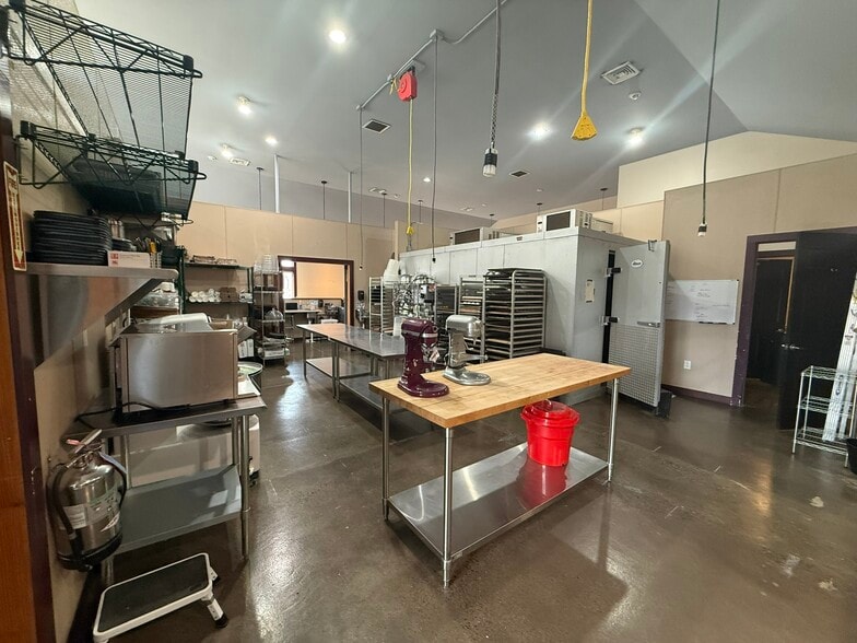 More Photos Of 10 East St, East Granby Storefront Retail Office For Lease