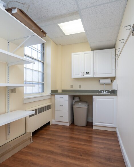 More Photos Of 264 Elm St, Northampton Office For Lease