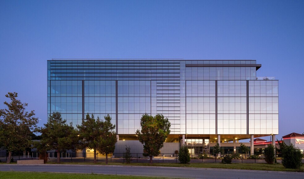 More Photos Of 405 Industrial Rd, San Carlos Research And Development For Lease