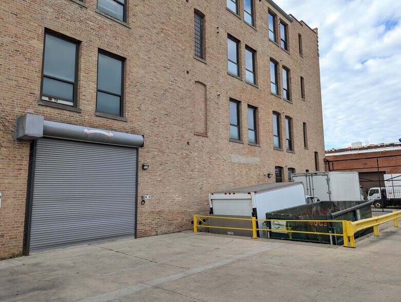 More Photos Of 1900 W Kinzie St, Chicago Light Distribution For Sale