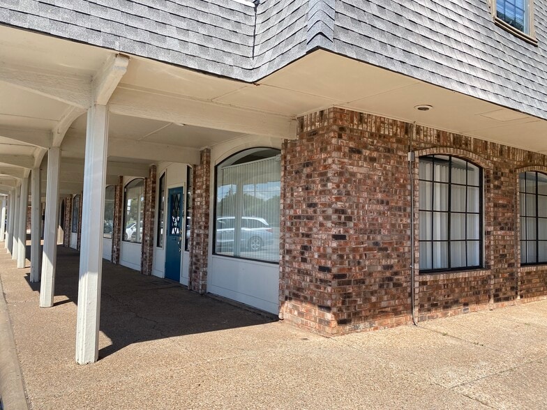 More Photos Of 2301 Midwestern Pky, Wichita Falls Unknown For Lease