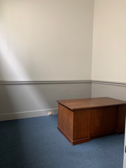 More Photos Of 24 Jonathan St, Hagerstown Office For Lease