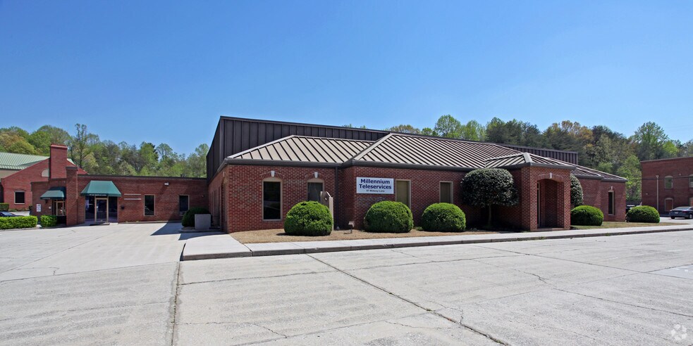 More Photos Of 62 Mitchell Rd, Oak Ridge Flex For Lease