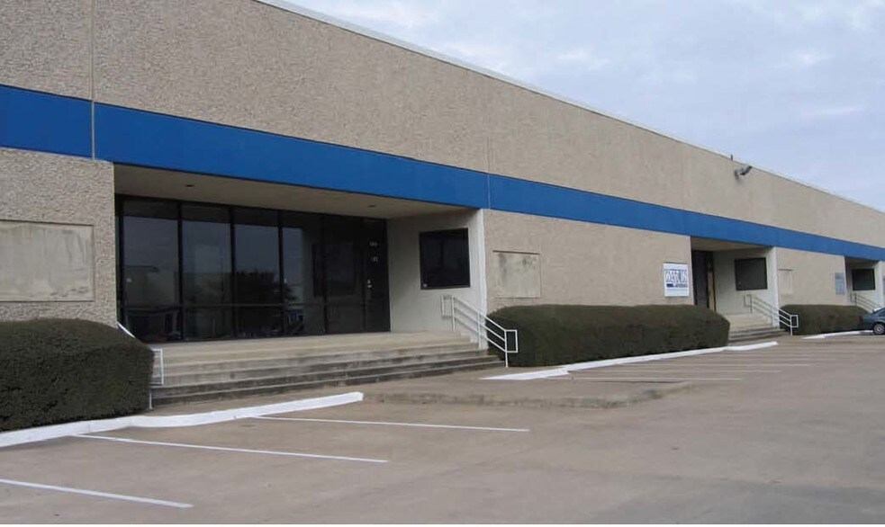 More Photos Of 11431 Ferrell Dr, Farmers Branch Warehouse For Lease