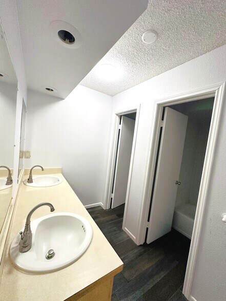 More Photos Of 722 E Wheatland Rd, Duncanville Office For Sale