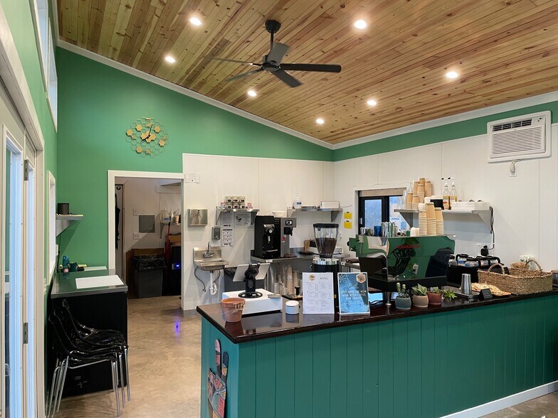 More Photos Of 2798 Highway 23 N, Eureka Springs Garden Center For Sale